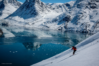 heli-skiing Kangaamiut, glaciers and mountains of eastern greenland