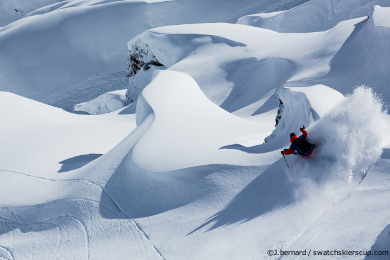 freeride skiing in deep powder snow, gstaad